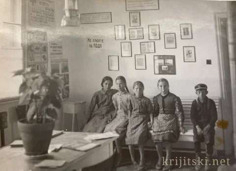Архивна снимка от личния архив на Николай Братоев-Крижицки